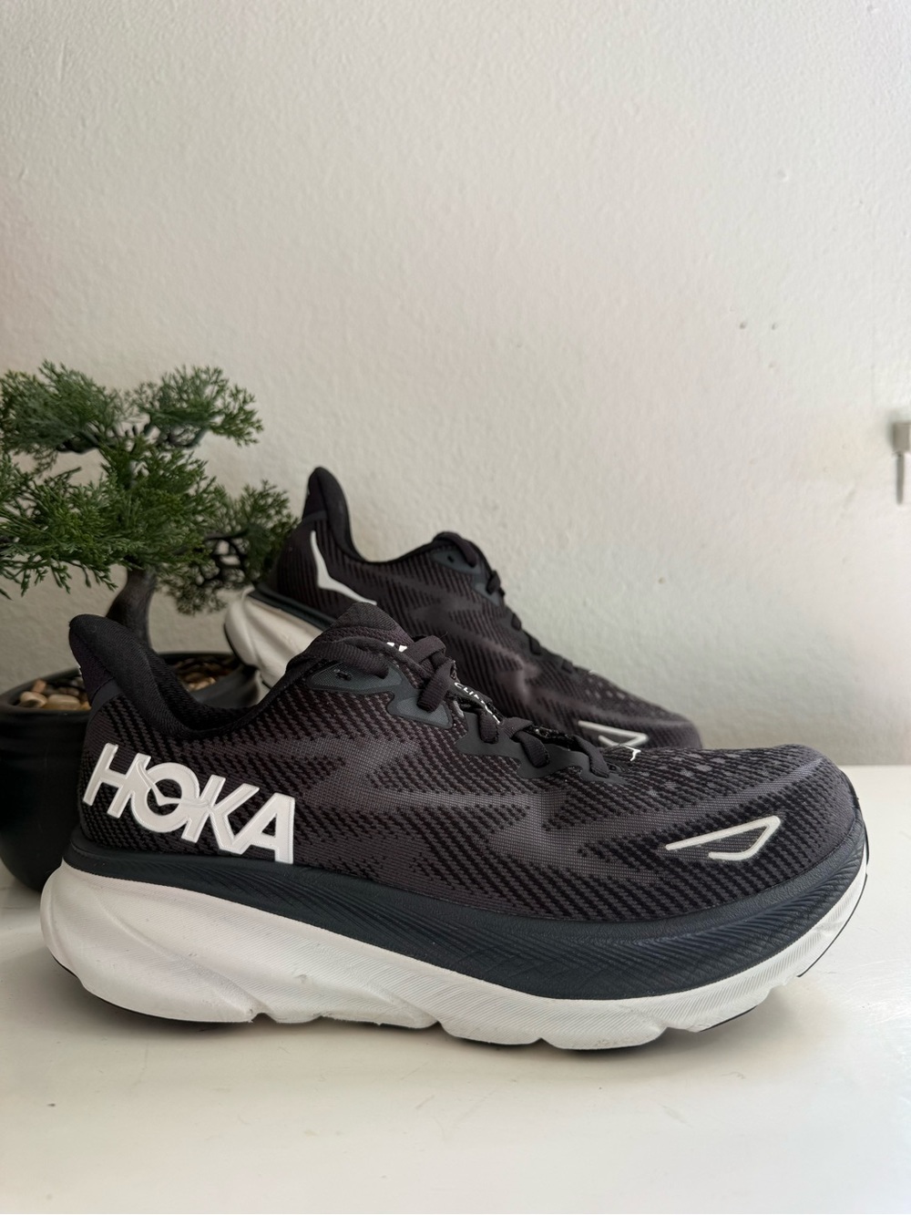 Hoka Clifton 9 women size 8 Black and White Women's Athletic Running Shoes
